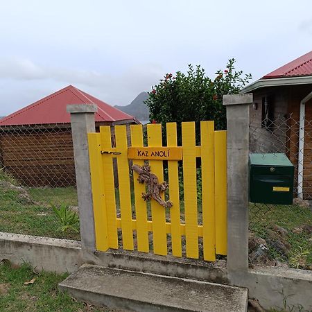 Ti Kaz Anoli Cottage En Bois Avec Vue Sur La Baie Terre-de-Bas المظهر الخارجي الصورة